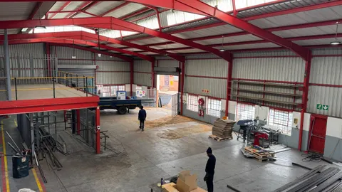 Warehouse to let in Jet Park (18).